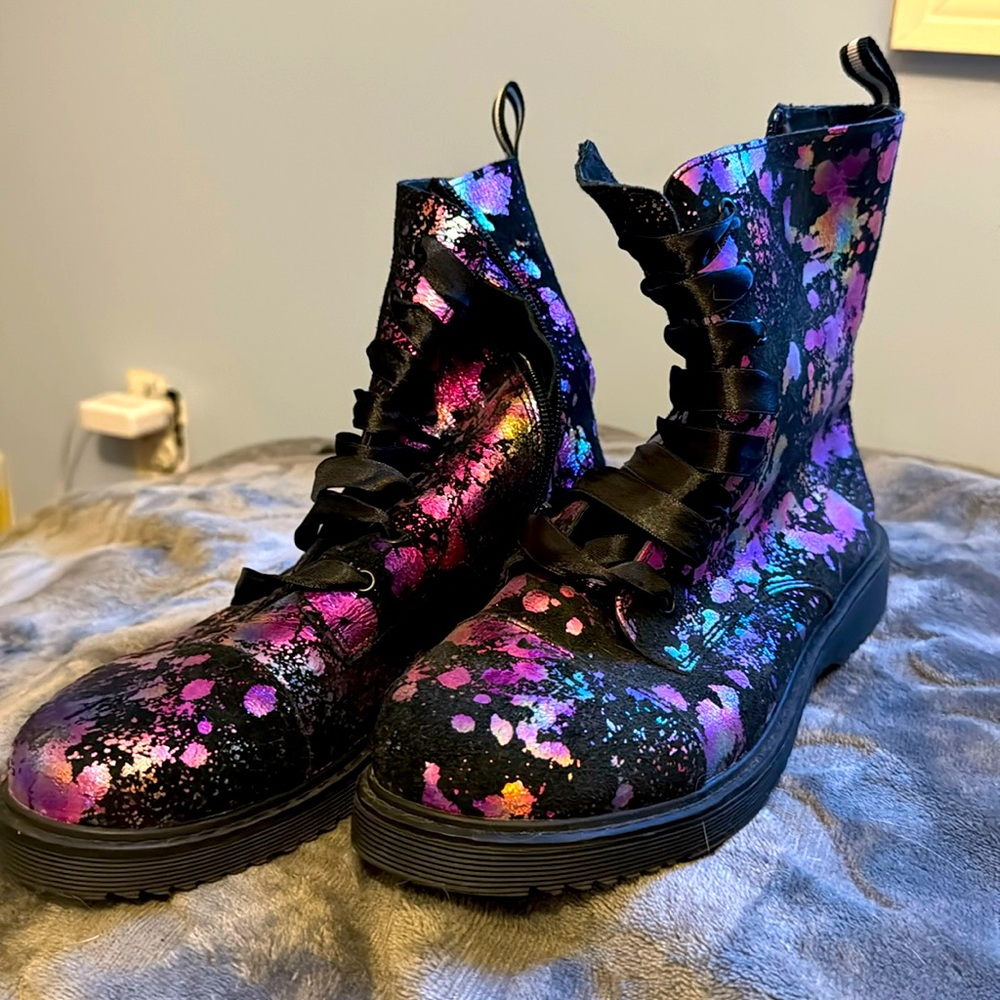Combat boots